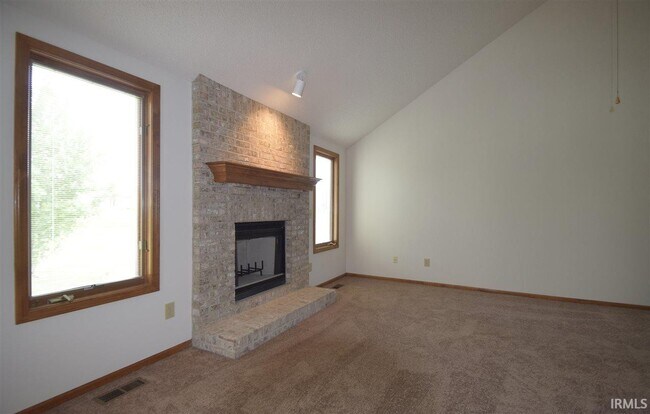 Building Photo - 7455 Montclair Dr