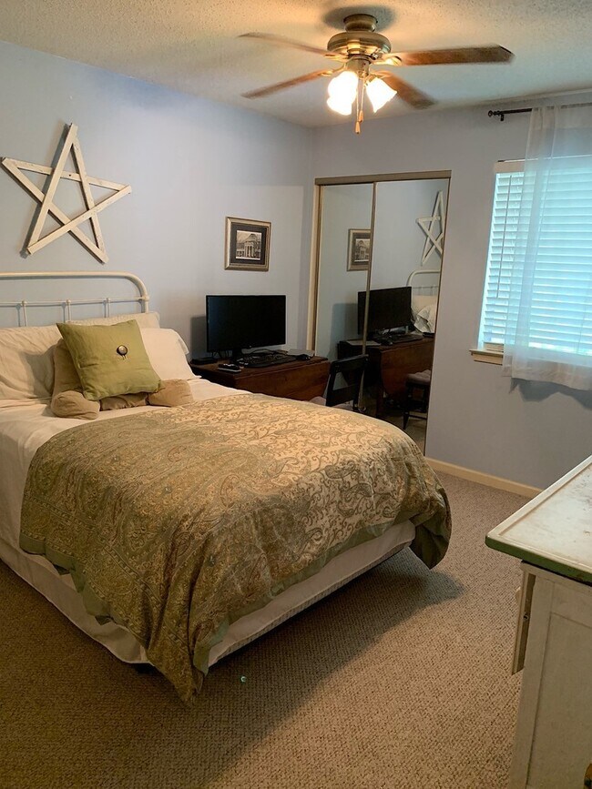 Building Photo - 298 Nantucket Place #113, Newport News, VA...