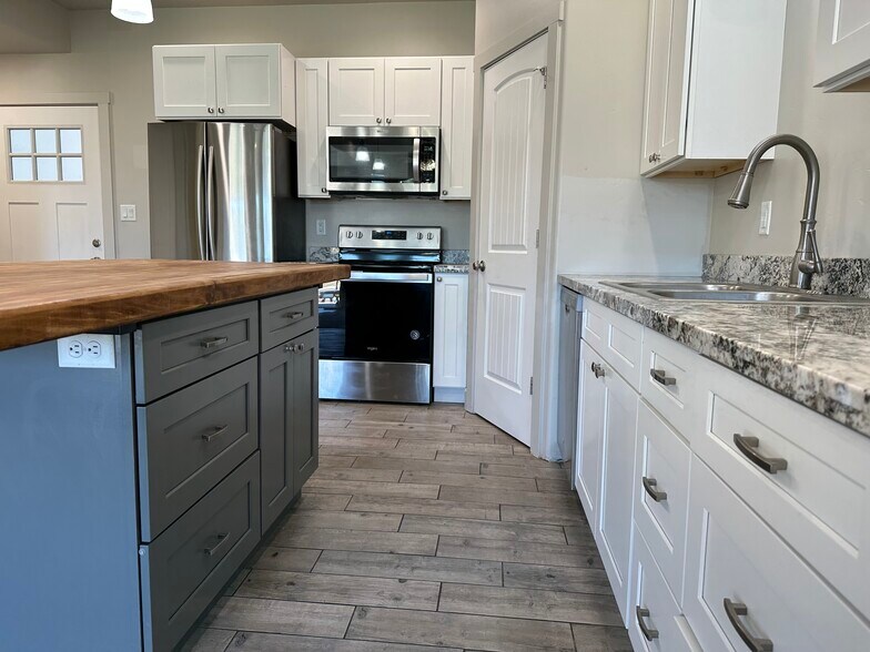 Building Photo - 187 Courthouse Way