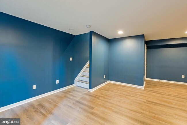 Building Photo - 3385 Beechcliff Dr