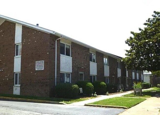 Primary Photo - 1063 W 48th St