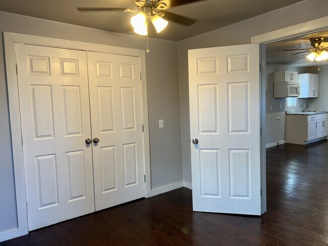 Building Photo - 904 N Peoria Ave