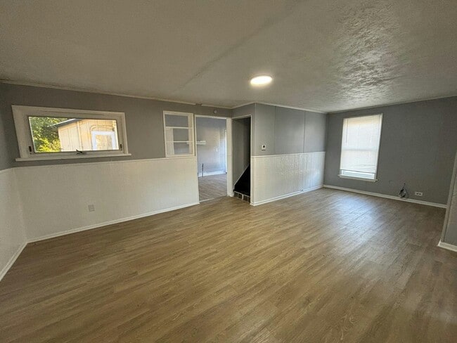 Building Photo - 519 Miami St