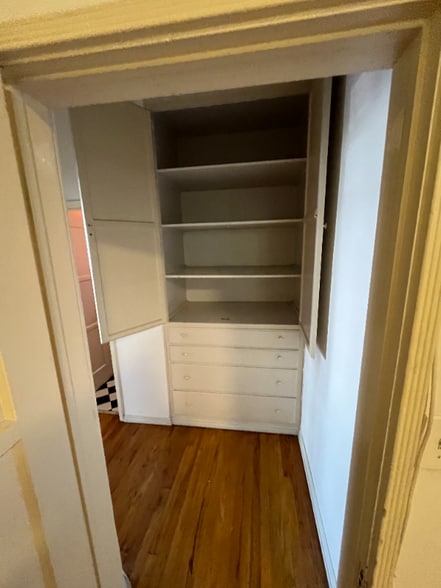 Building Photo - 141 1/2 Sweetzer Ave