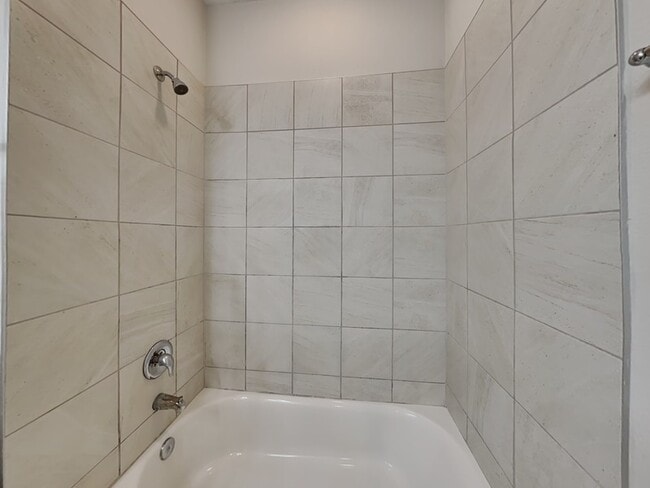 Building Photo - 895 Brutus Terrace