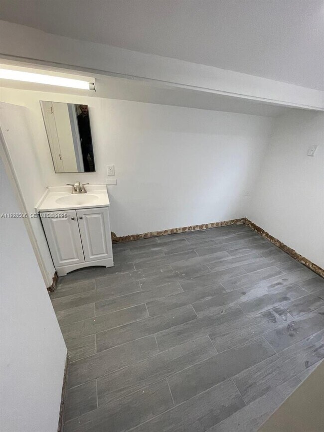 Building Photo - 10245 SW 37th Terrace