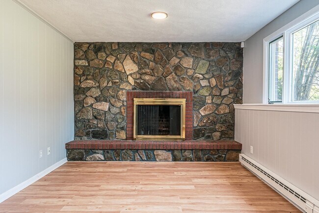 Building Photo - 20 Fieldstone Dr