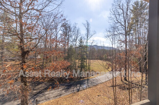 Building Photo - 306 White Cap Ln