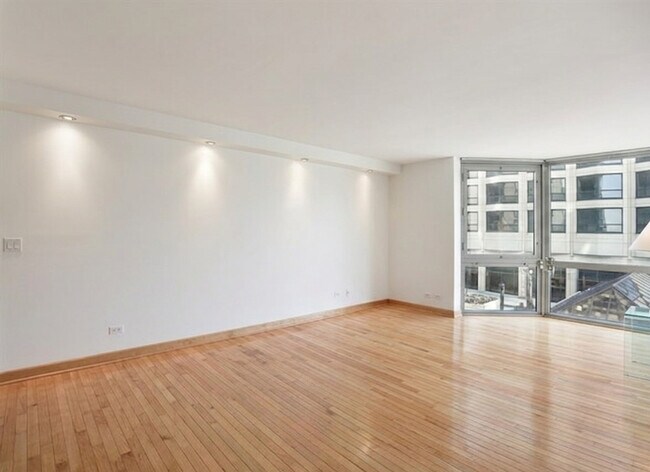 Building Photo - 195 N Harbor Dr