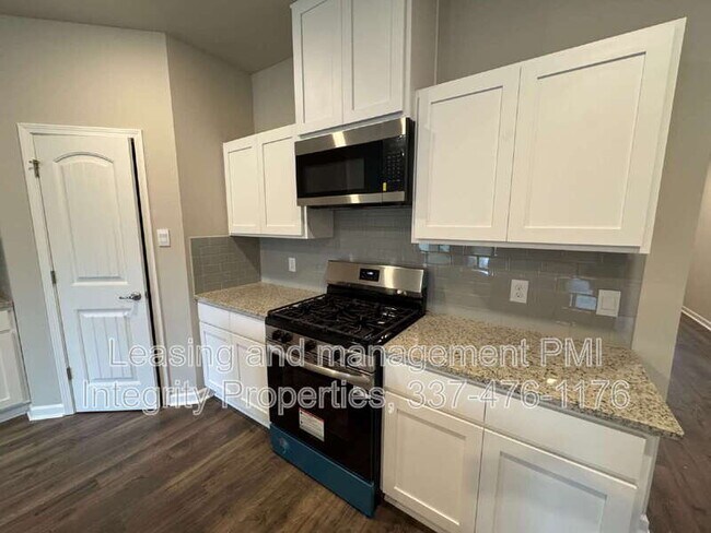 Building Photo - 325 White Pine Dr