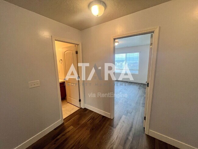 Building Photo - 258 Kestrel Dr