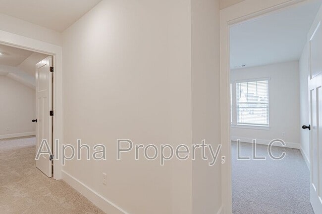 Building Photo - 1554 Shallons Ct