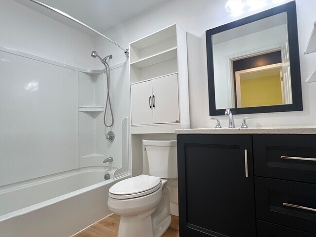 Building Photo - 200 Market St