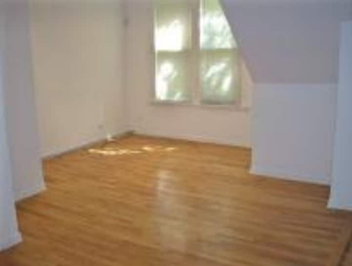 Building Photo - 3250 N Lakewood Ave