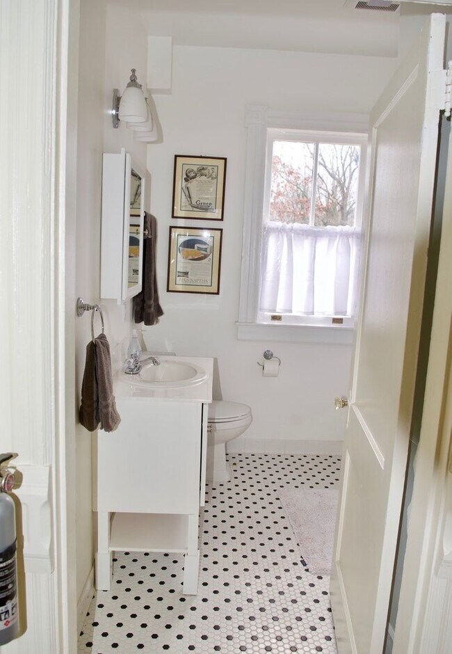 Building Photo - Stunning Furnished Historic Renovation in ...