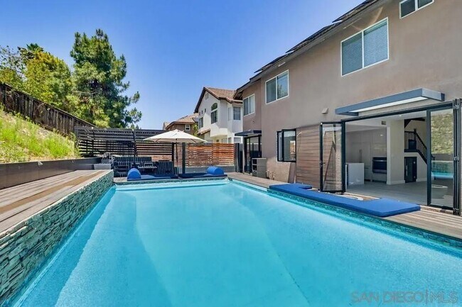 Building Photo - 561 Bayona Loop