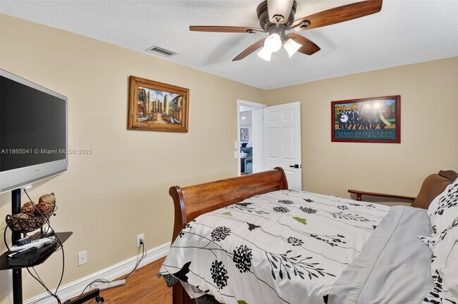 Building Photo - 9505 Majestic Way