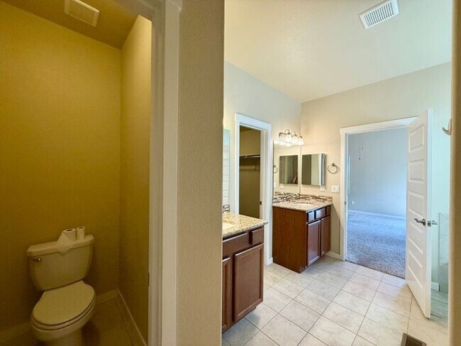 Building Photo - Beautifully Maintained 5 Bed, 3 Bath Home in Loveland!