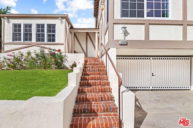 Building Photo - 10309 La Grange Ave