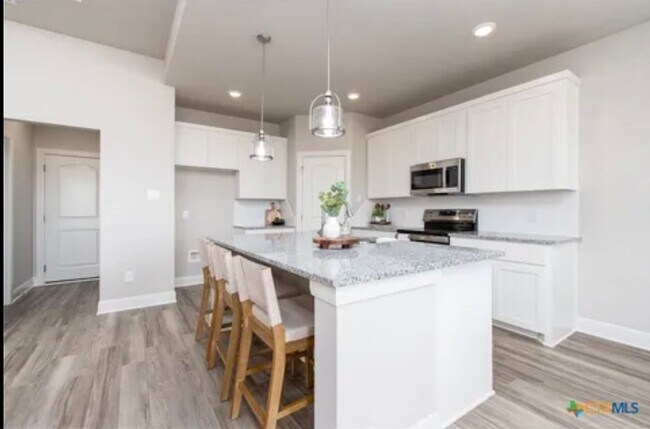 Building Photo - GORGEOUS home in Nolanville!