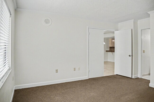 Building Photo - 2791 N Poinciana Blvd
