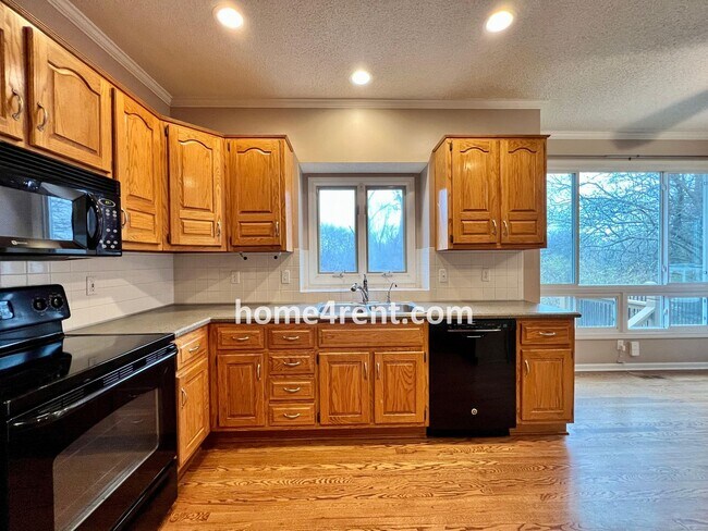 Building Photo - Beautiful Four Bedroom Home in Blue Valley...
