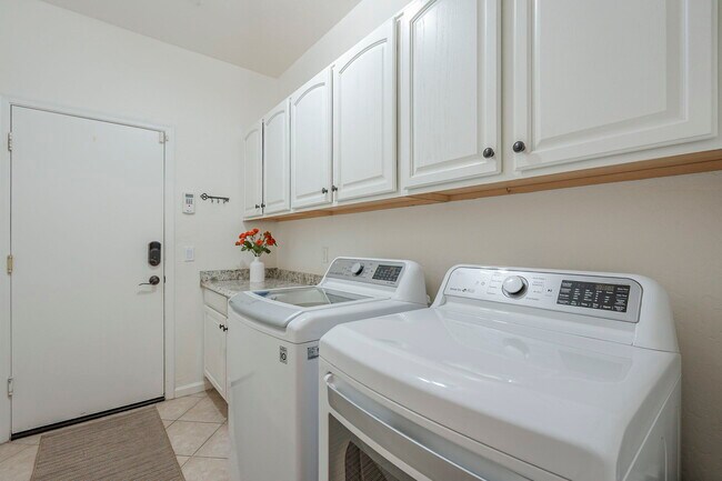 Building Photo - 10835 E Acacia Dr