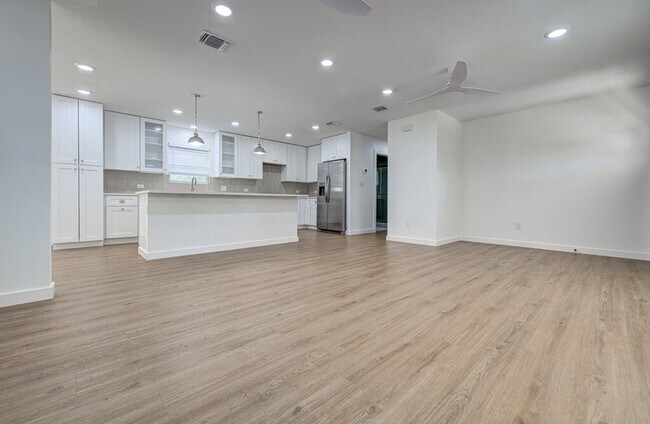 Building Photo - Fully Rebuilt 3BD Gem with Designer Finish...