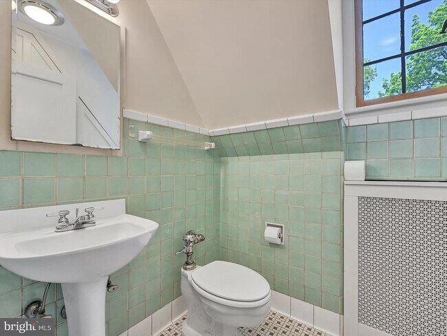 Building Photo - 405 N Tulpehocken Rd