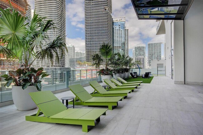 Building Photo - 1010 Brickell Ave