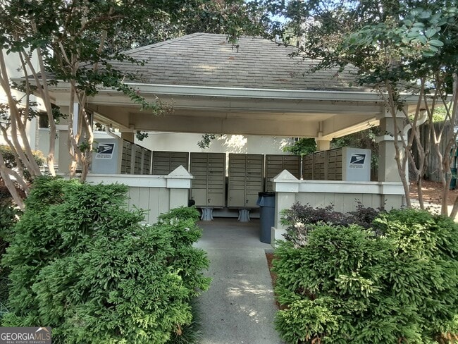 Building Photo - 6900 Roswell Rd