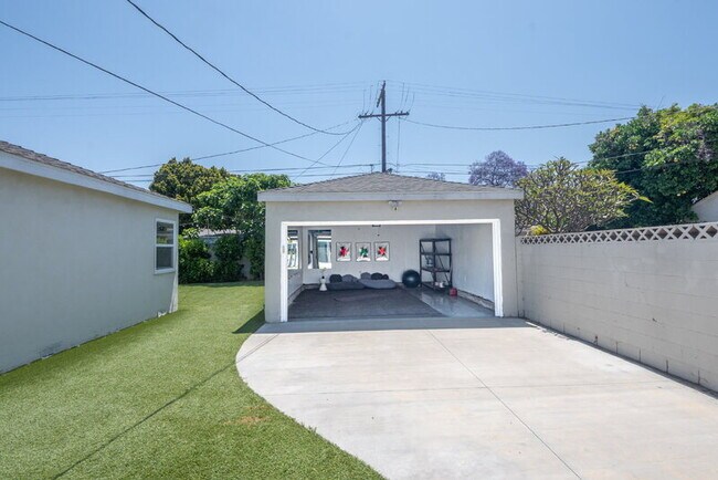 Building Photo - 3914 Somerset Dr