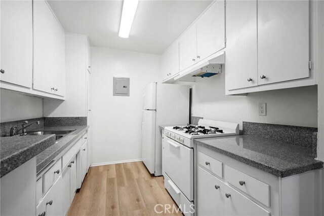 Building Photo - 1422 N Curson Ave