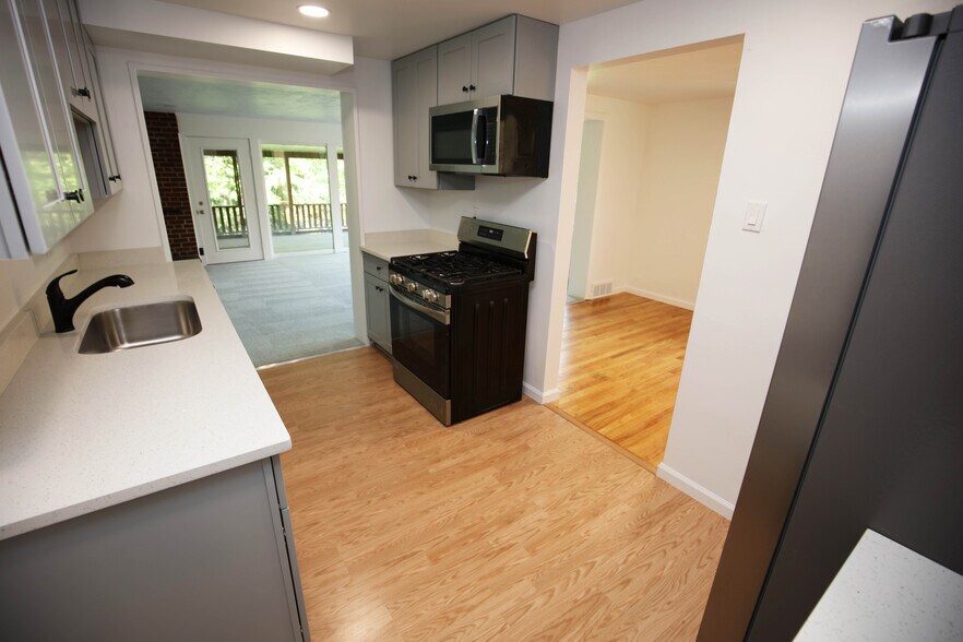 Kitchen - 1213 Monongahela Blvd