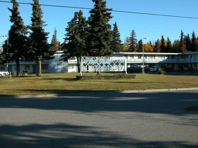 Building Photo - Kaknu Manor