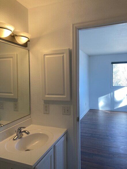 Building Photo - 4676 White Rock Cir