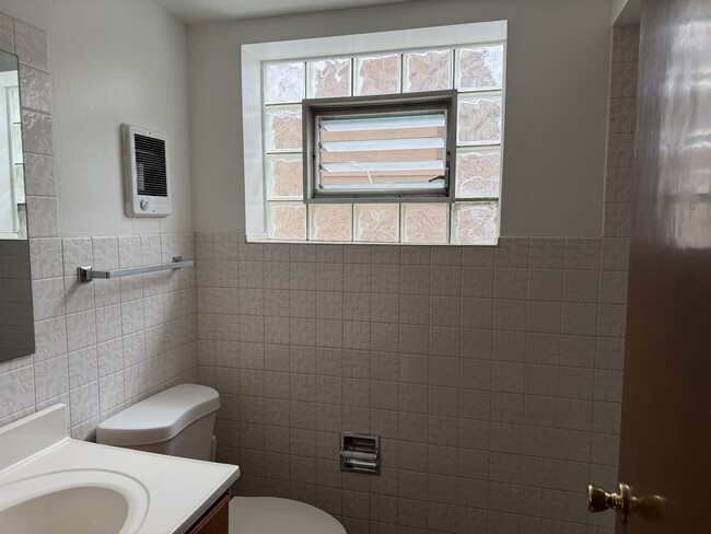 Building Photo - 7226 W 63rd Pl