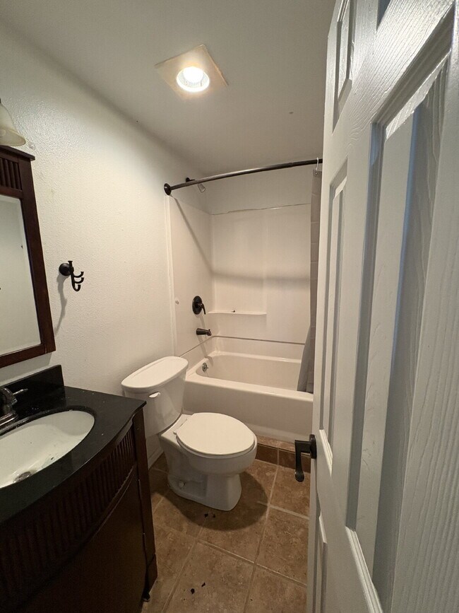 Building Photo - 4 bedroom - Canoe Creek