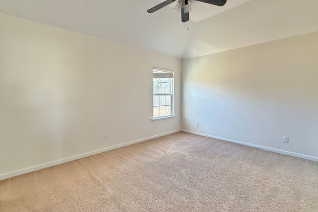 Building Photo - AVAILABLE NOW! (Small Pets Only)