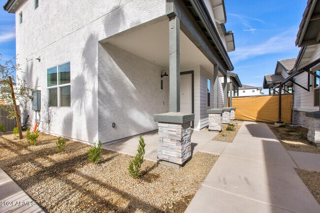 Building Photo - 35155 N Thompson Rd