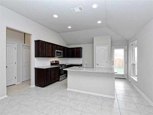 Building Photo - 208 Trailside Ln