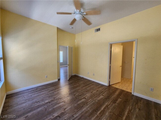 Building Photo - 10245 S Maryland Pkwy