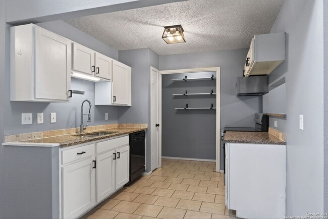 Building Photo - 2415 Moss Terrace