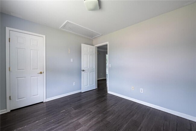 Building Photo - 7702 Parkside Dr