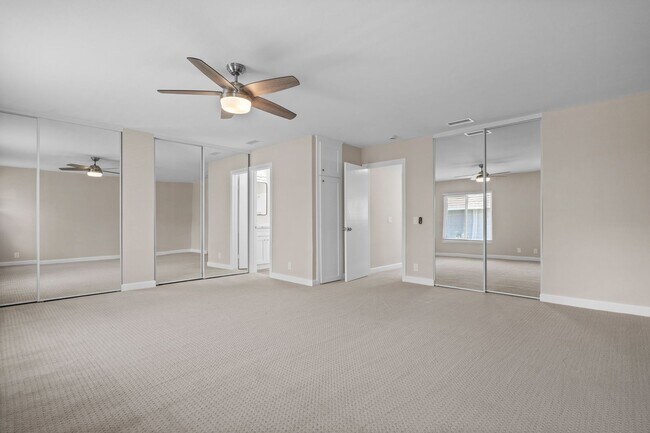 Building Photo - Large Modern Renovated 3 Bedroom 2.5 Bath ...