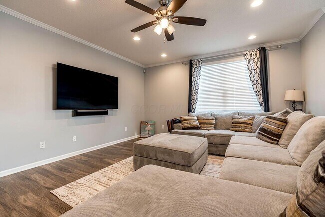 Building Photo - 123 Schellinger St