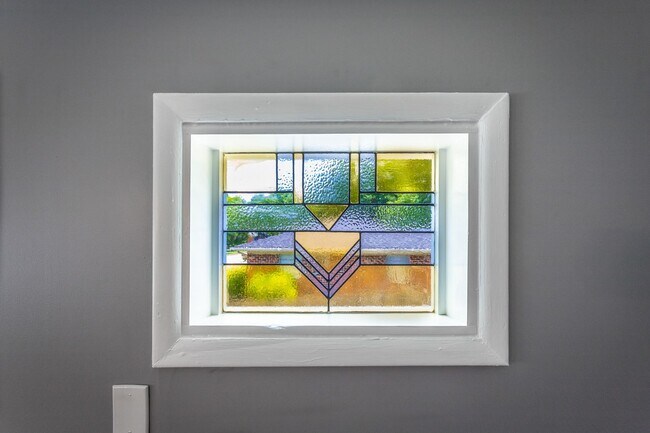 Building Photo - Newly Available! 2 Bedroom 1 Bathroom in the Heart of Hixson!