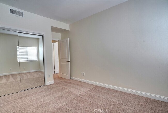 Building Photo - 7124 N Farralone Ave