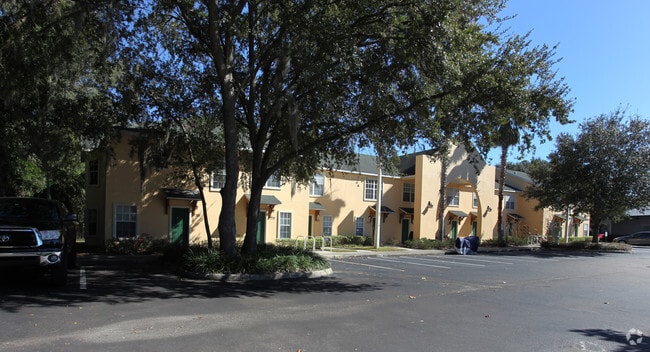 Building Photo - Plaza Royale