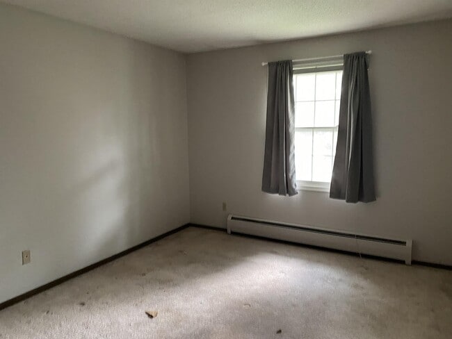 Building Photo - 805 Smetana Rd